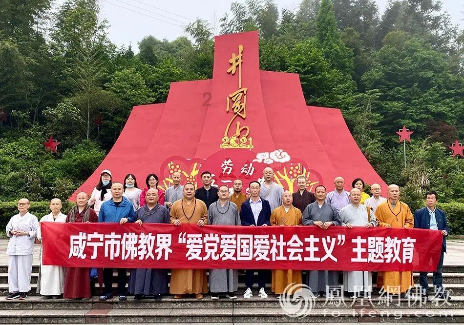 记者:里昂仍希望签回本泽马,切尔西也对他有意